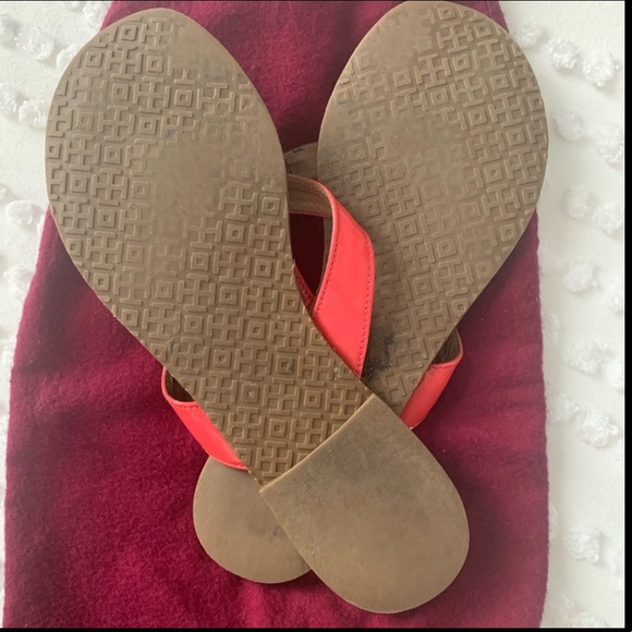 Tory Burch Thora flip flop patent sandal - Picture 3 of 6